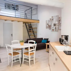 Appartement Grand Studio Republique, LʼIsle-sur-la-Sorgue